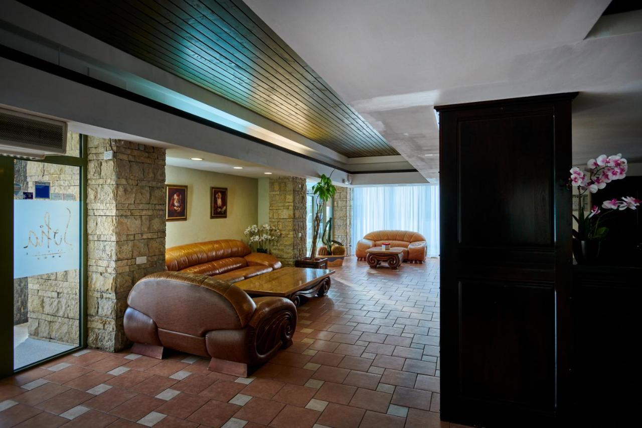 Hotel & Restaurant Sofia Sucevita Exterior photo